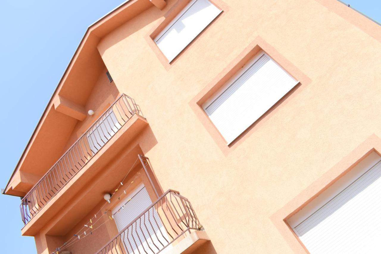 Apartments Holiday ヴラニェ エクステリア 写真